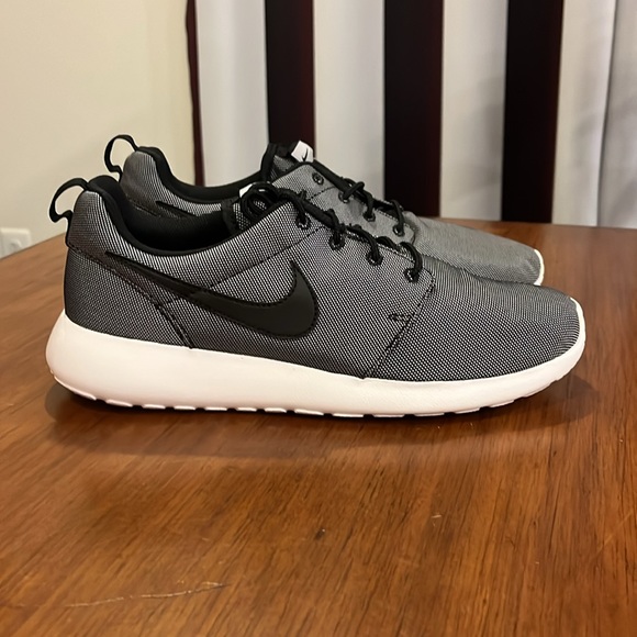 Nike Rosherun Roshe One Premium Shoes Sneakers new 525234 010 Mens Size 8 - Picture 4 of 11